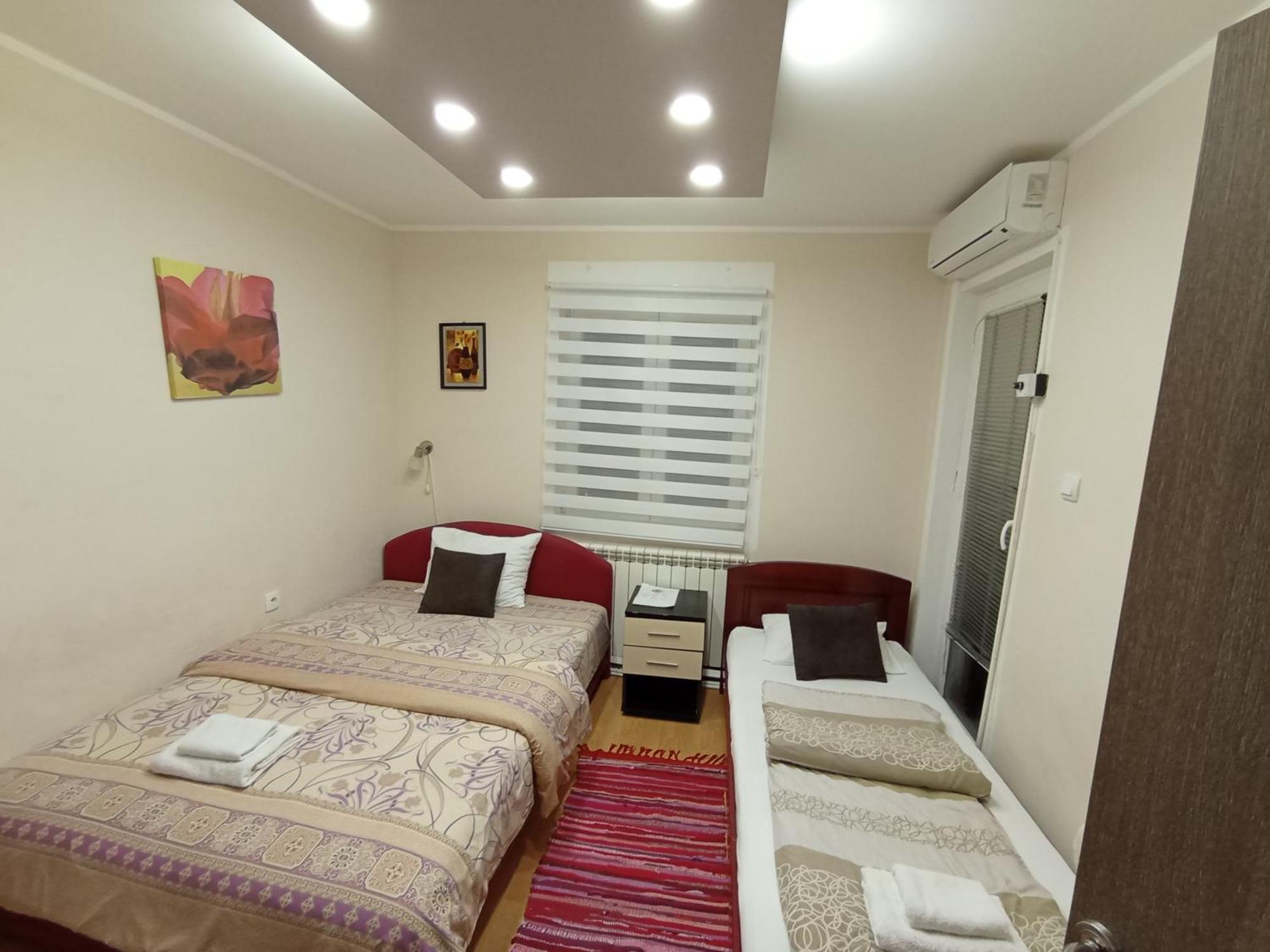 Apartments & Rooms -Mdl Lazic เบลเกรด ภายนอก รูปภาพ