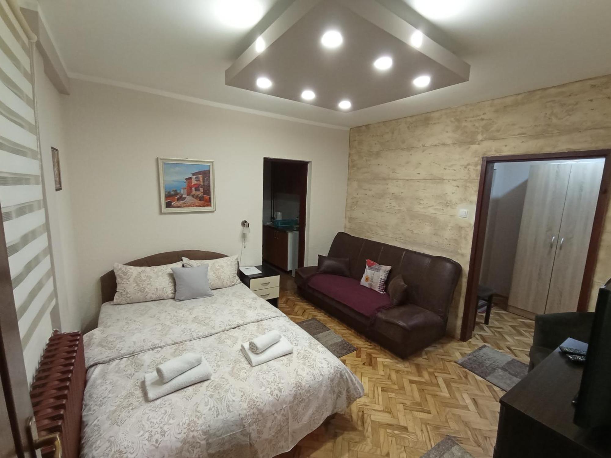 Apartments & Rooms -Mdl Lazic เบลเกรด ภายนอก รูปภาพ
