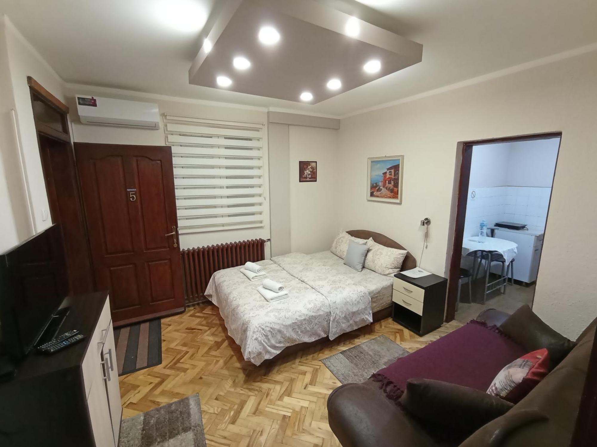 Apartments & Rooms -Mdl Lazic เบลเกรด ภายนอก รูปภาพ