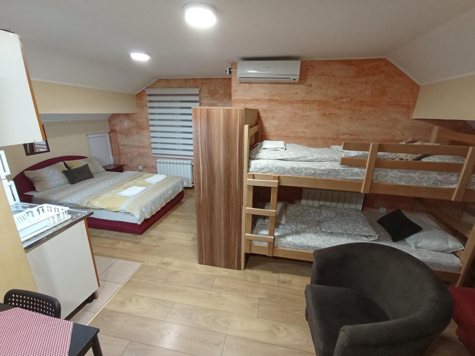 Apartments & Rooms -Mdl Lazic เบลเกรด ภายนอก รูปภาพ