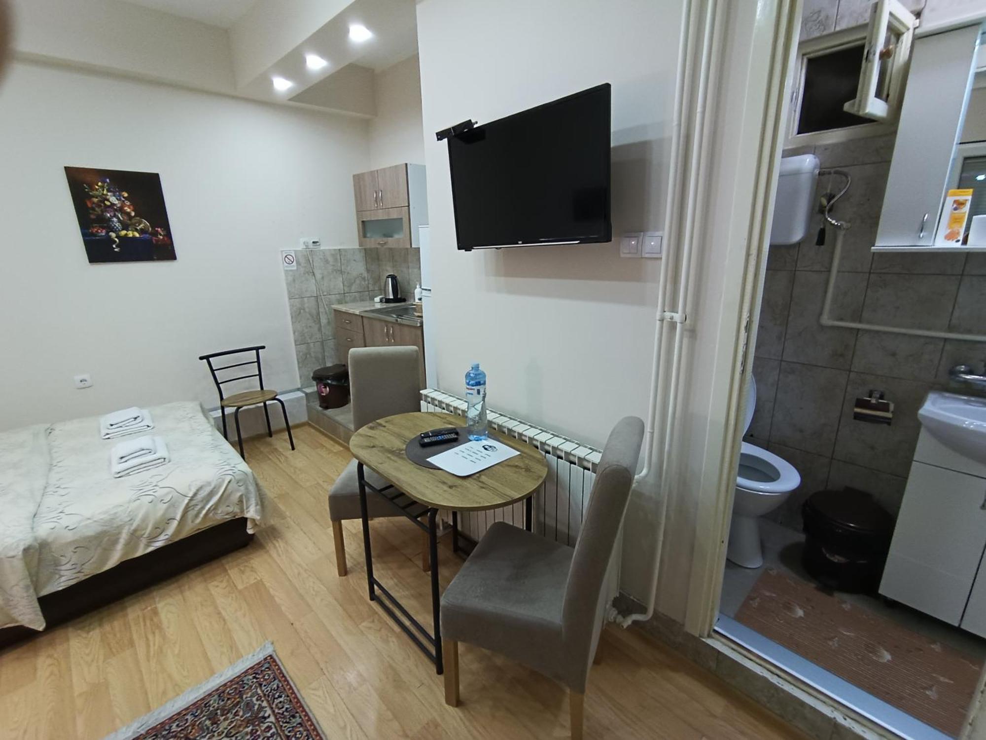Apartments & Rooms -Mdl Lazic เบลเกรด ภายนอก รูปภาพ