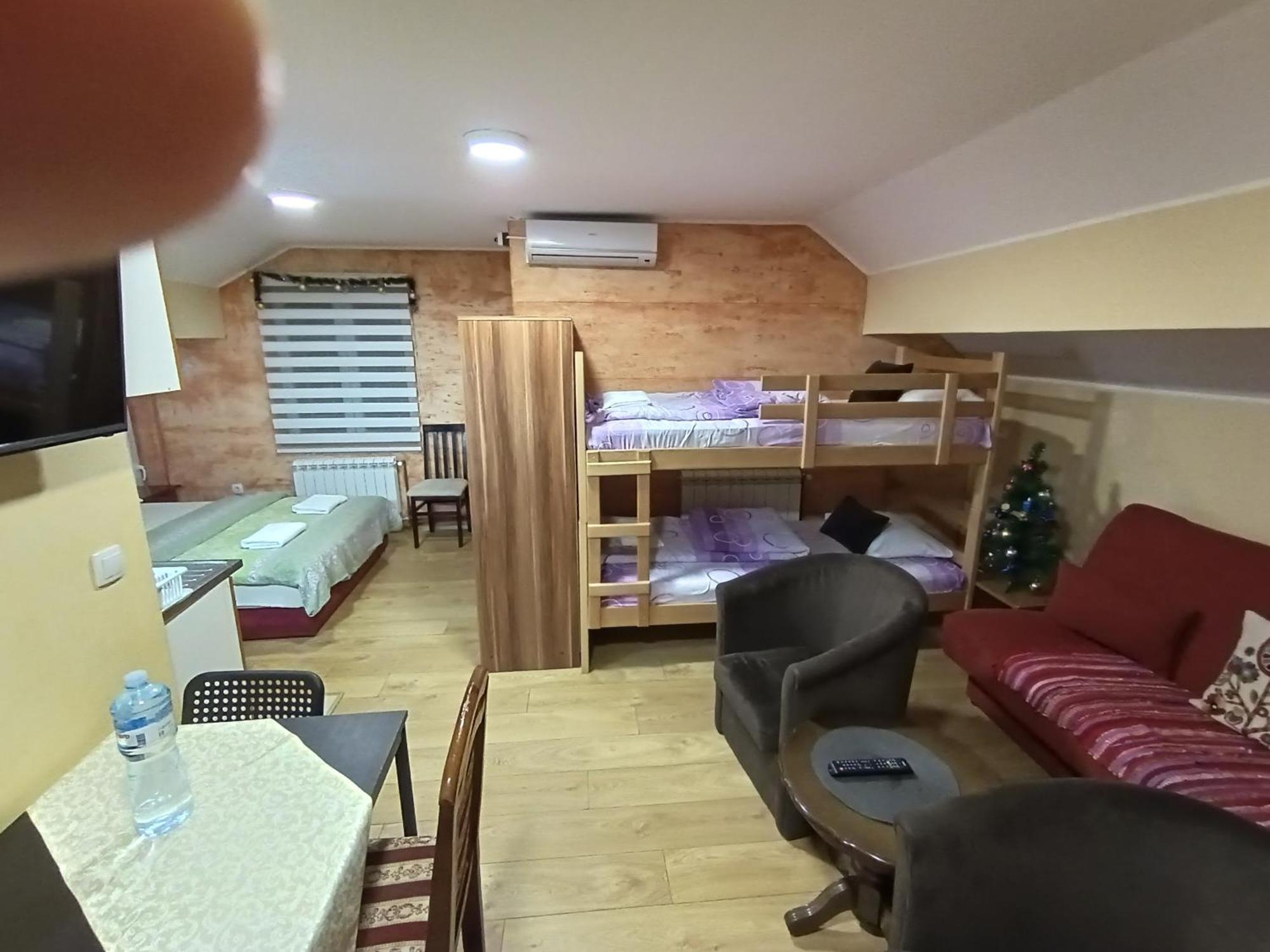 Apartments & Rooms -Mdl Lazic เบลเกรด ภายนอก รูปภาพ