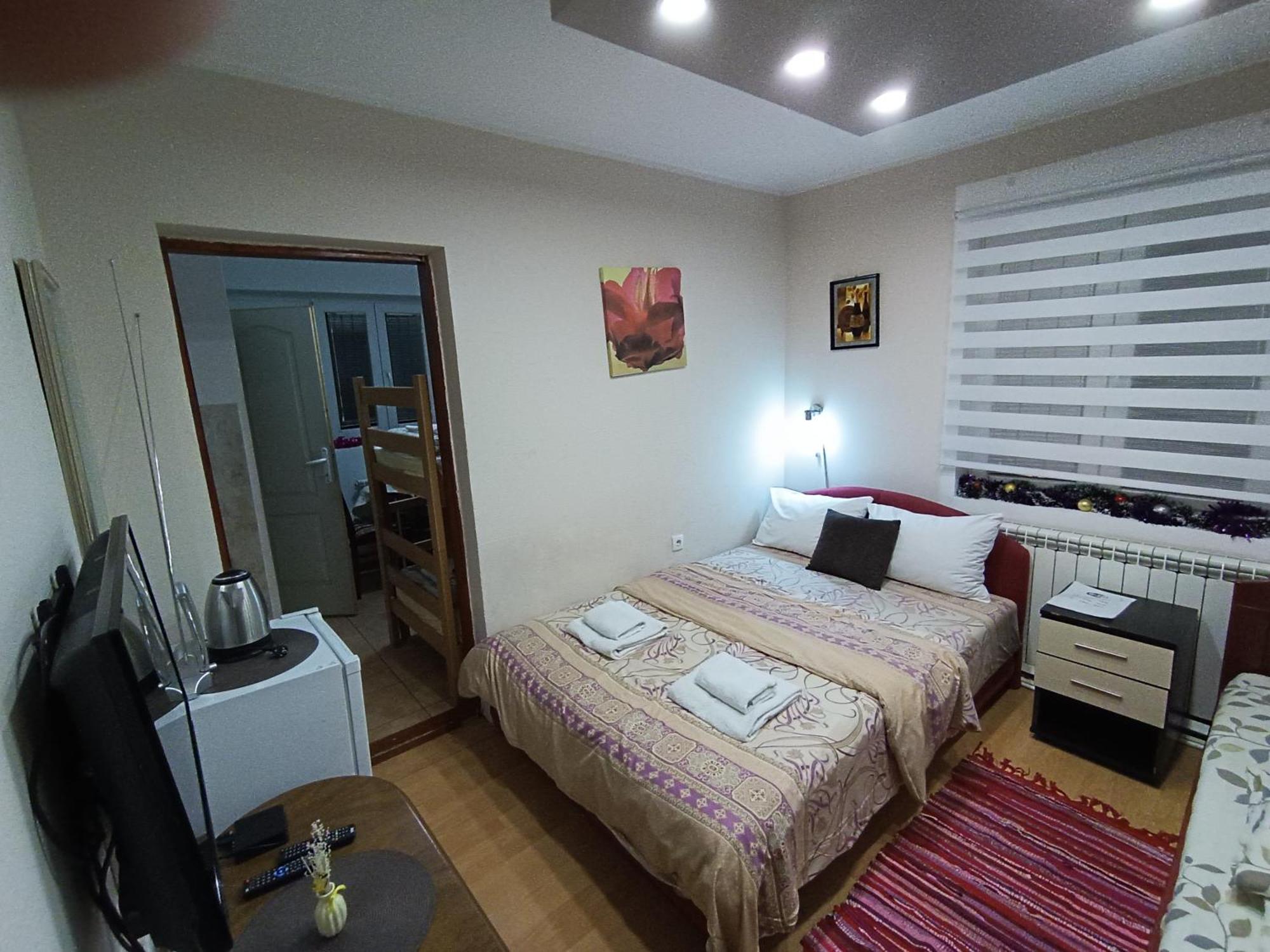Apartments & Rooms -Mdl Lazic เบลเกรด ภายนอก รูปภาพ