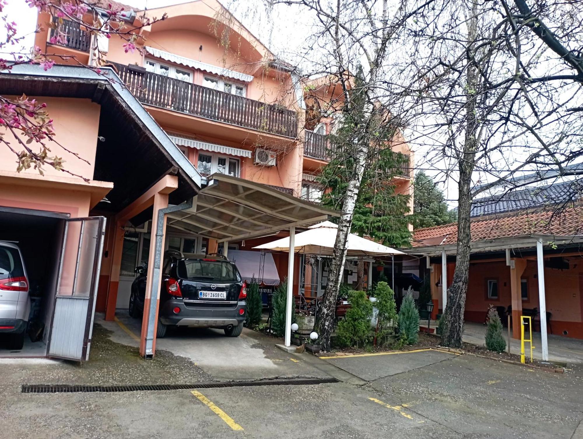 Apartments & Rooms -Mdl Lazic เบลเกรด ภายนอก รูปภาพ