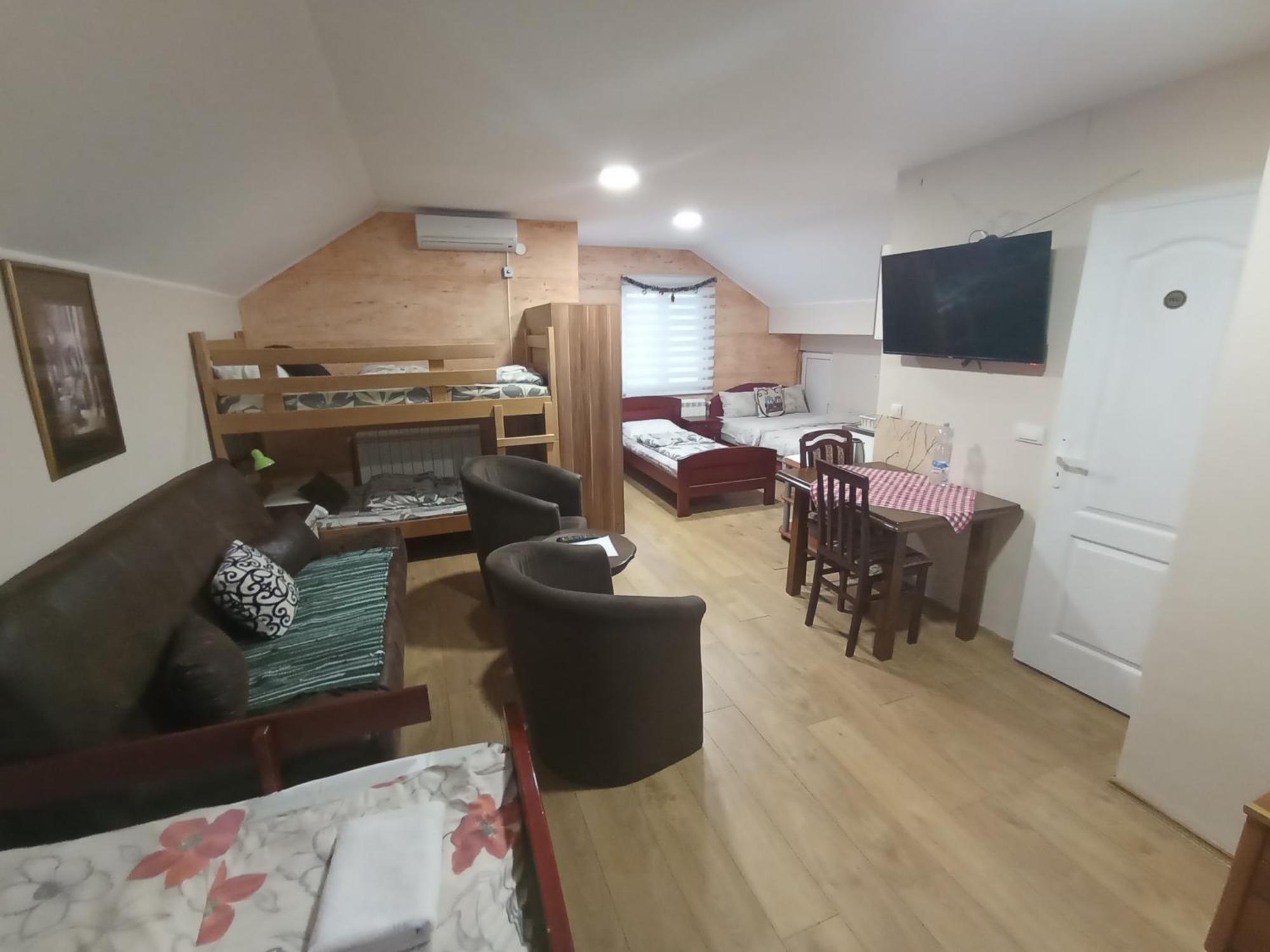 Apartments & Rooms -Mdl Lazic เบลเกรด ภายนอก รูปภาพ