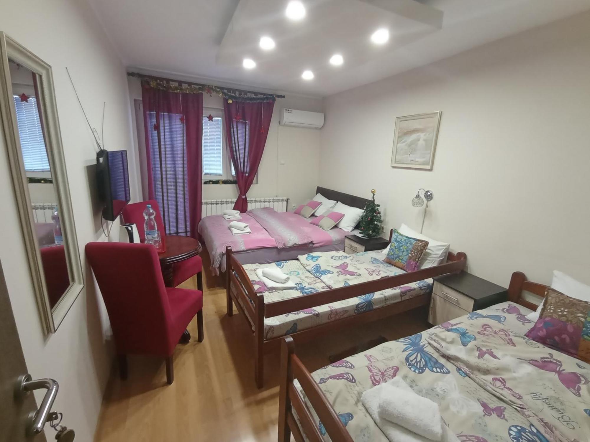 Apartments & Rooms -Mdl Lazic เบลเกรด ภายนอก รูปภาพ