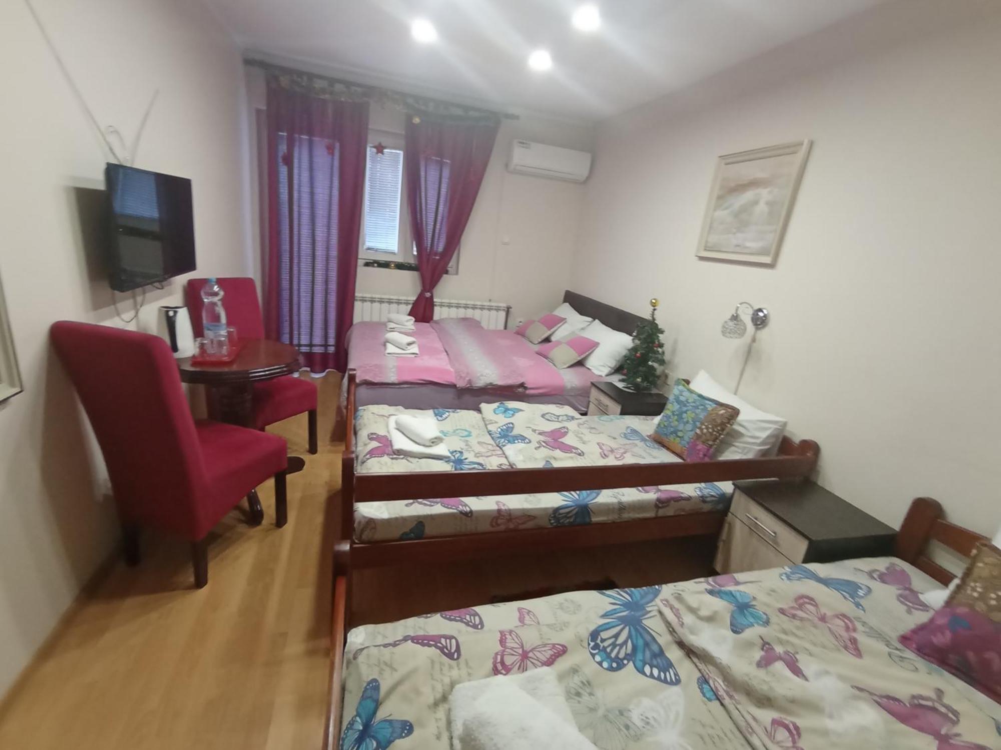 Apartments & Rooms -Mdl Lazic เบลเกรด ภายนอก รูปภาพ