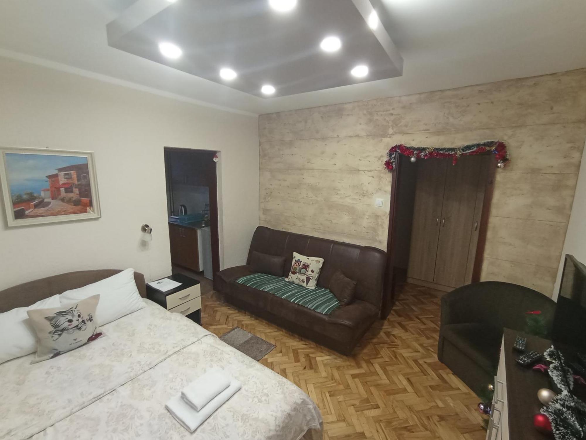 Apartments & Rooms -Mdl Lazic เบลเกรด ภายนอก รูปภาพ