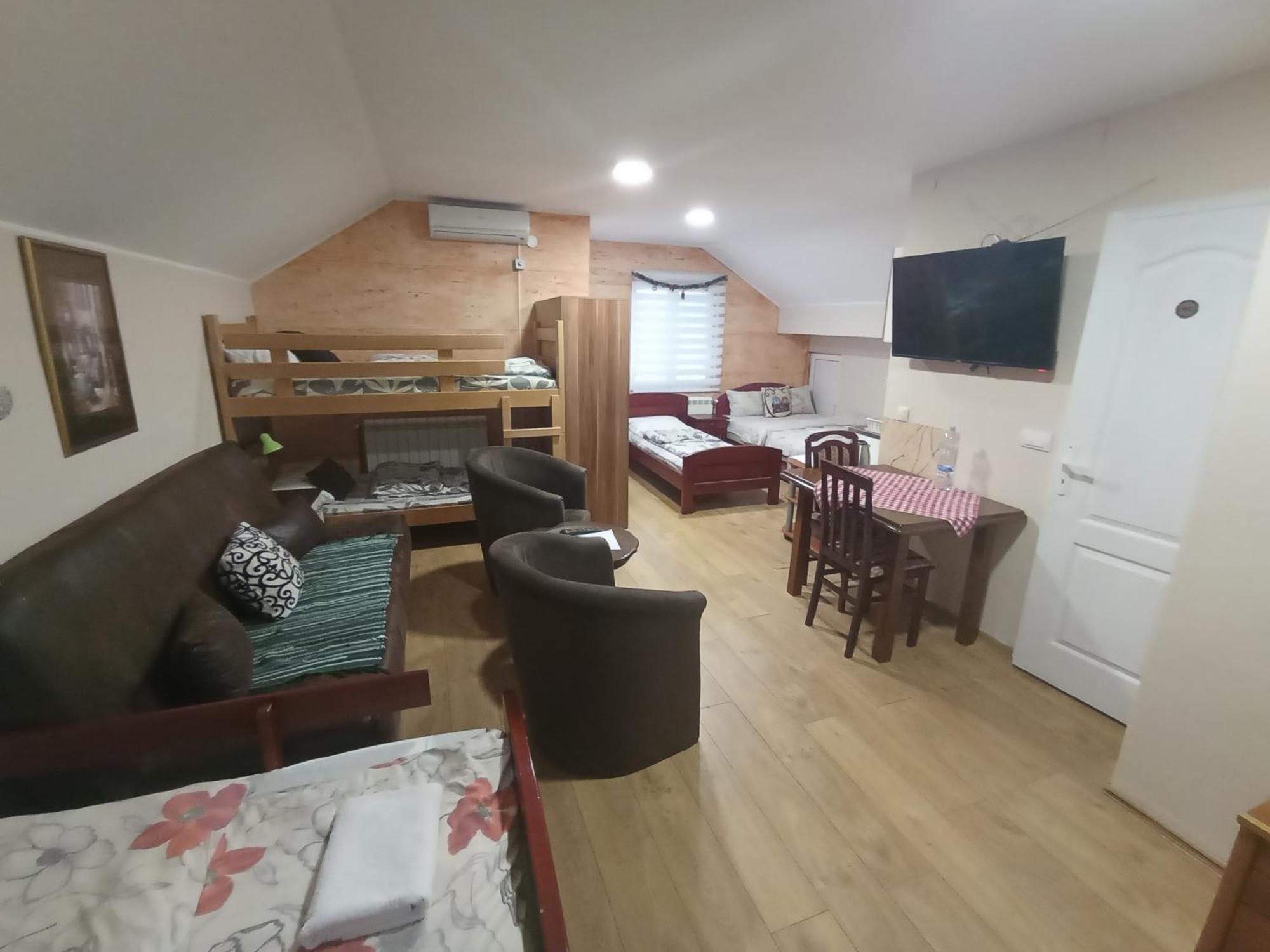 Apartments & Rooms -Mdl Lazic เบลเกรด ภายนอก รูปภาพ